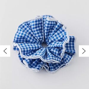 NWT Gingham Ruffle Scrunchie Urbanoutfitters sold out